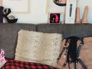 angelahotmature