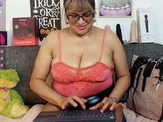 angelahotmature webcam model