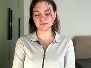 Sarah live cam preview