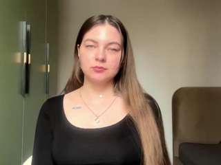 Sarah live cam preview