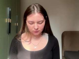 Sarah live cam preview
