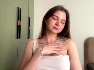 Sarah live cam preview