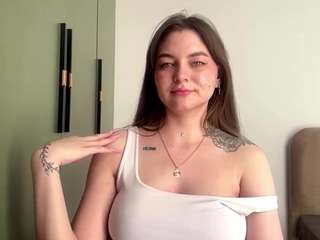 Sarah live cam preview