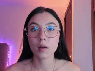 Petite Black Haired Girl live cam preview