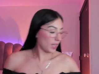 Petite Black Haired Girl live cam preview
