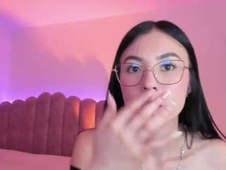 Petite Black Haired Girl live cam preview