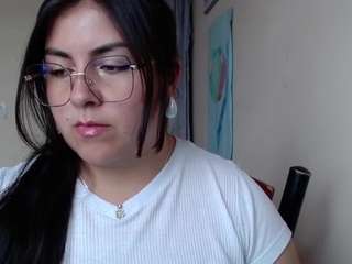 Alejandraa_33 live cam preview