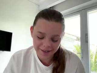 Celestineerner's cam show statistics and live stream