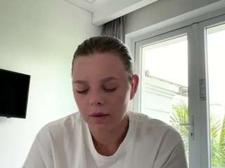 Avelia live cam preview