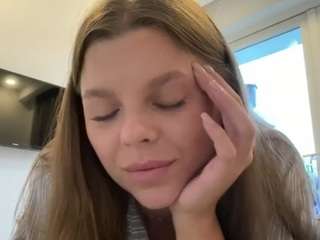 Avelia live cam preview