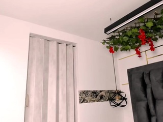 Sara-Naugty live cam preview