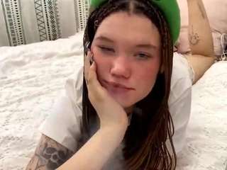 SenaidaMilos live cam preview