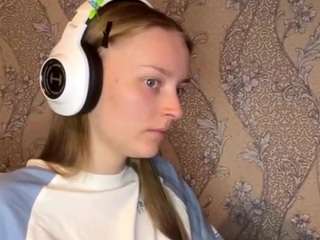 Monika live cam preview
