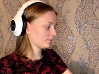 Monika live cam preview