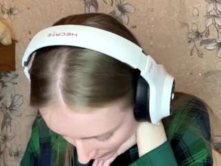 Monika live cam preview
