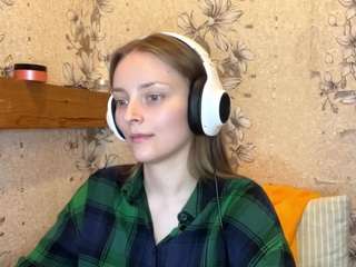 Monika live cam preview
