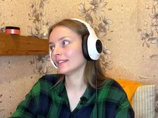 Monika live cam preview