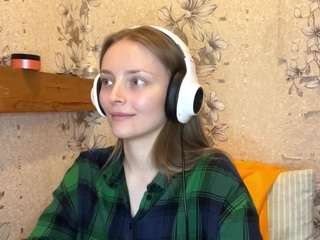 Monika live cam preview