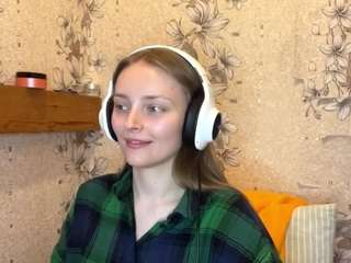 Monika live cam preview