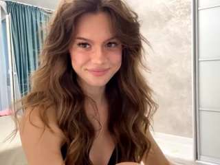 Isabella live cam preview