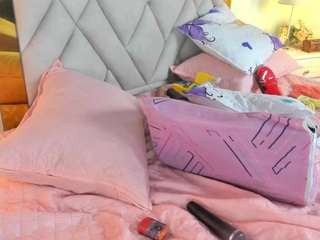 celeste-bunny18 live cam preview