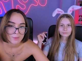 ava-gllow live cam preview