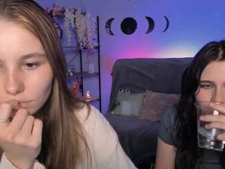 ava-gllow live cam preview