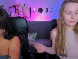 ava-gllow live cam preview