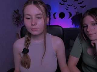 ava-gllow Live Webcam on CamSoda