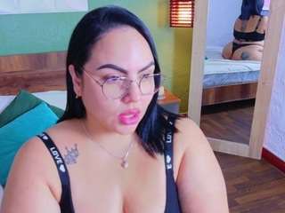 curvy-sexyvalen