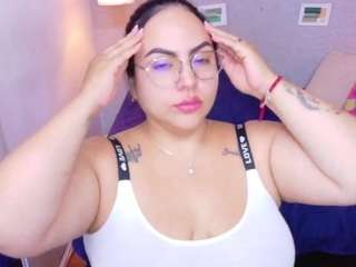 curvy-sexyvalen