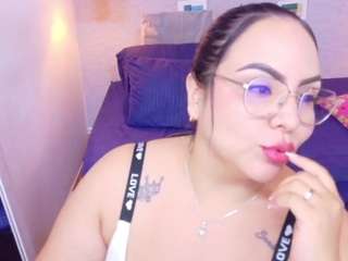 curvy-sexyvalen