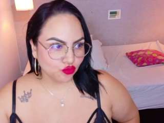 curvy-sexyvalen
