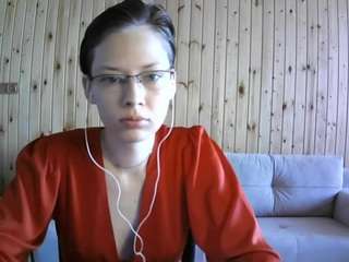 KeelyMak live cam preview