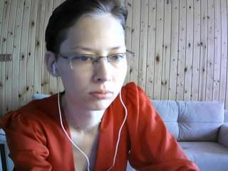 KeelyMak live cam preview