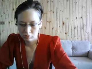 KeelyMak live cam preview