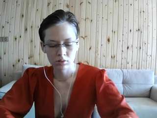 KeelyMak live cam preview
