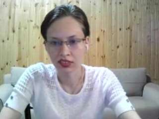 KeelyMak live cam preview