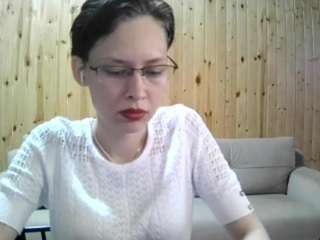 KeelyMak live cam preview