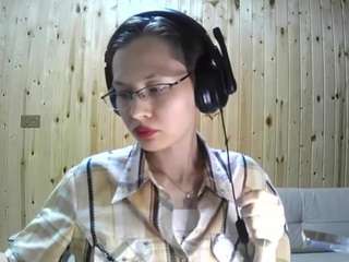 KeelyMak live cam preview