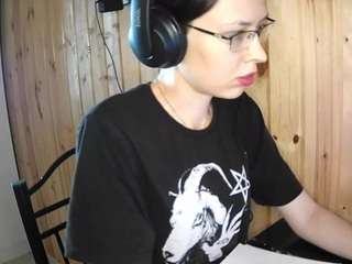 KeelyMak live cam preview
