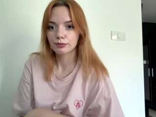 LauraStraker live cam preview