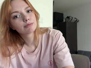 LauraStraker live cam preview