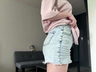 LauraStraker live cam preview