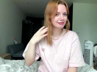 LauraStraker live cam preview