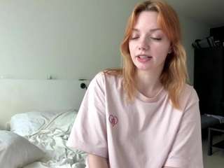 LauraStraker live cam preview