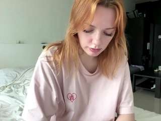 LauraStraker live cam preview