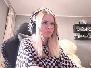 LorrianeLeuga live cam preview
