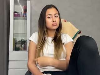 Mindy live cam preview