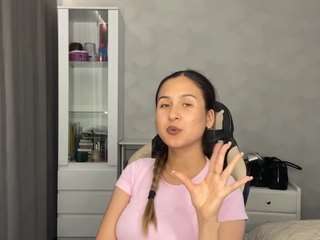 Mindy live cam preview